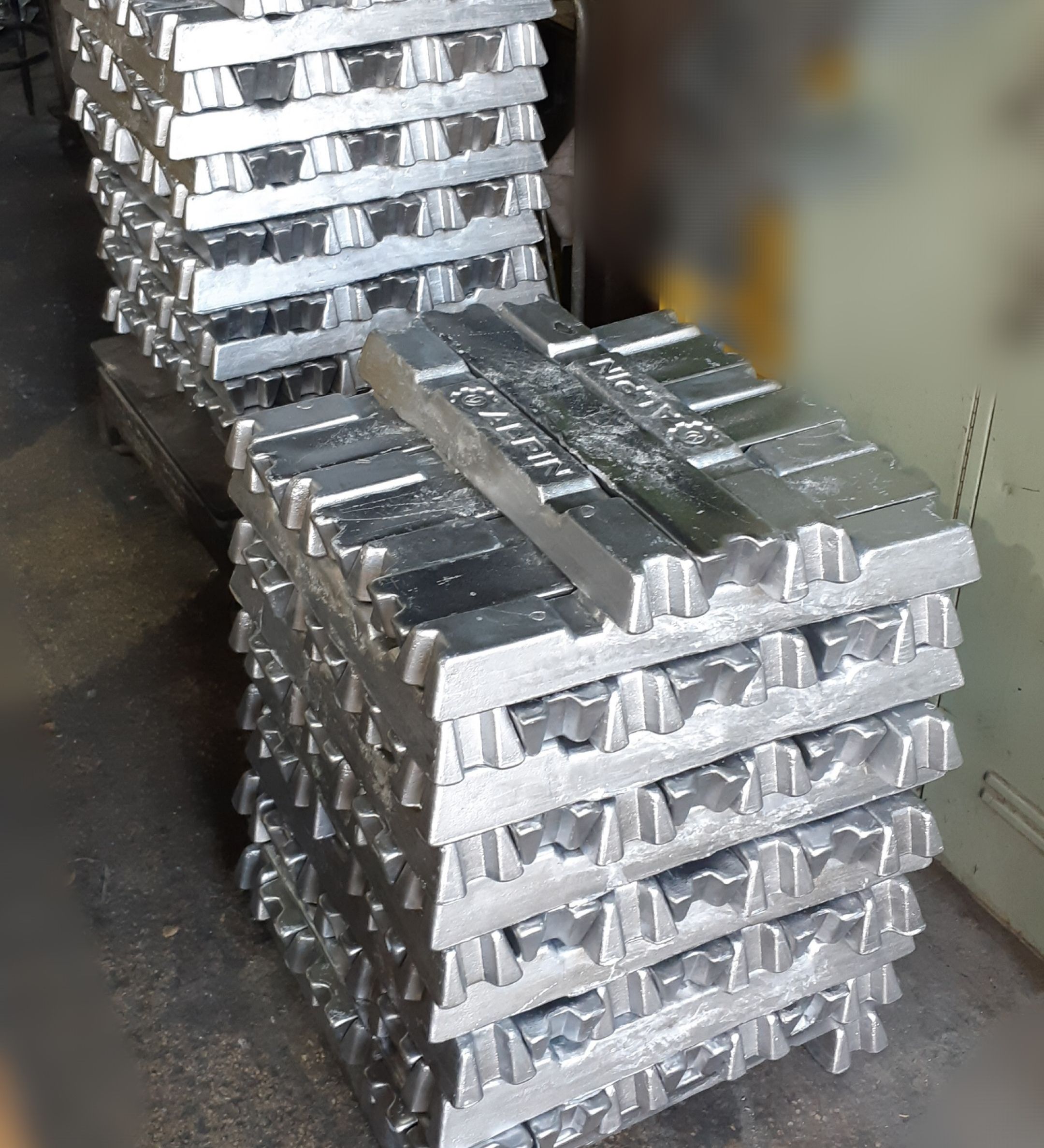 جدول آنالیز آلیاژها